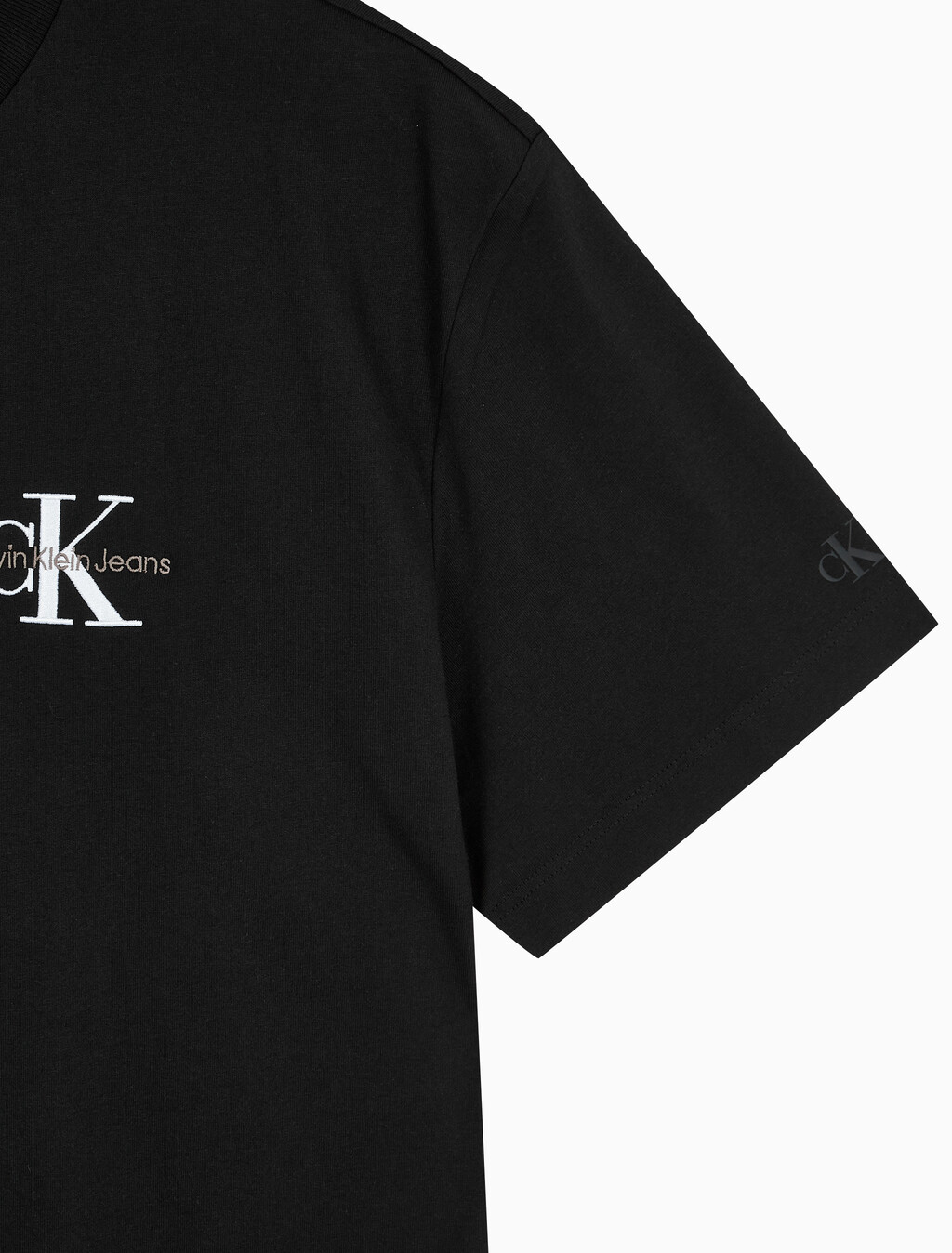 Buy 남성 릴렉스핏 엠보싱 로고 반팔 티셔츠 in color CK BLACK