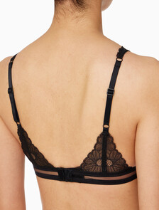 Buy 여성 CK 블랙 브라이덜 AF 라이틀리 라인드 트라이앵글 in color BLACK