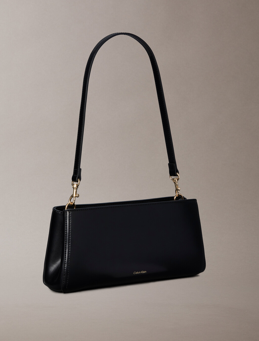 Buy 여성 하드웨어 모노그램 엘론게이티드 숄더 백 in color BLACK