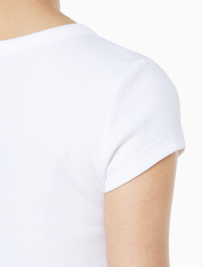 Buy 여성 우븐라벨 립 베이비 티 in color BRILLIANT WHITE