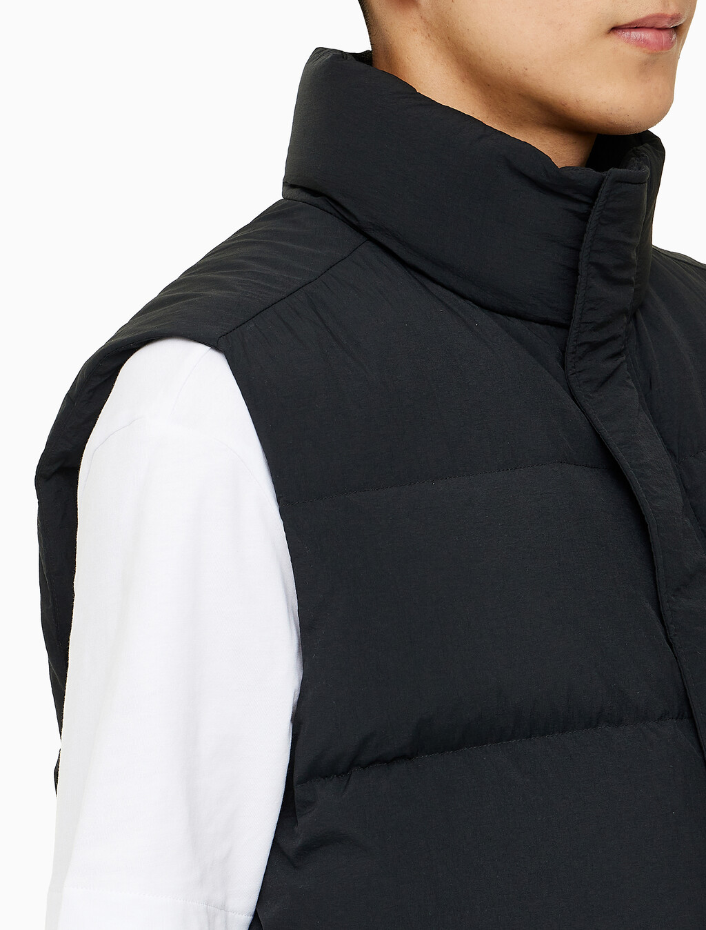 Buy 남성 베이직 에센셜 다운 베스트 in color CK BLACK
