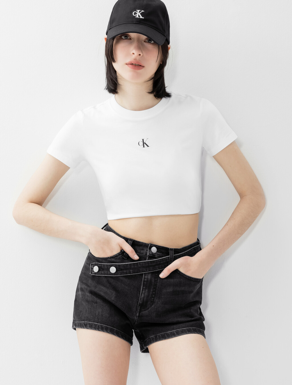 Buy 여성 하이라이즈 블랙 데님 쇼츠 in color WASHED BLACK LOGO LACE
