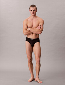 Buy 남성 CK 그래픽 마이크로 힙브리프 in color BLACK