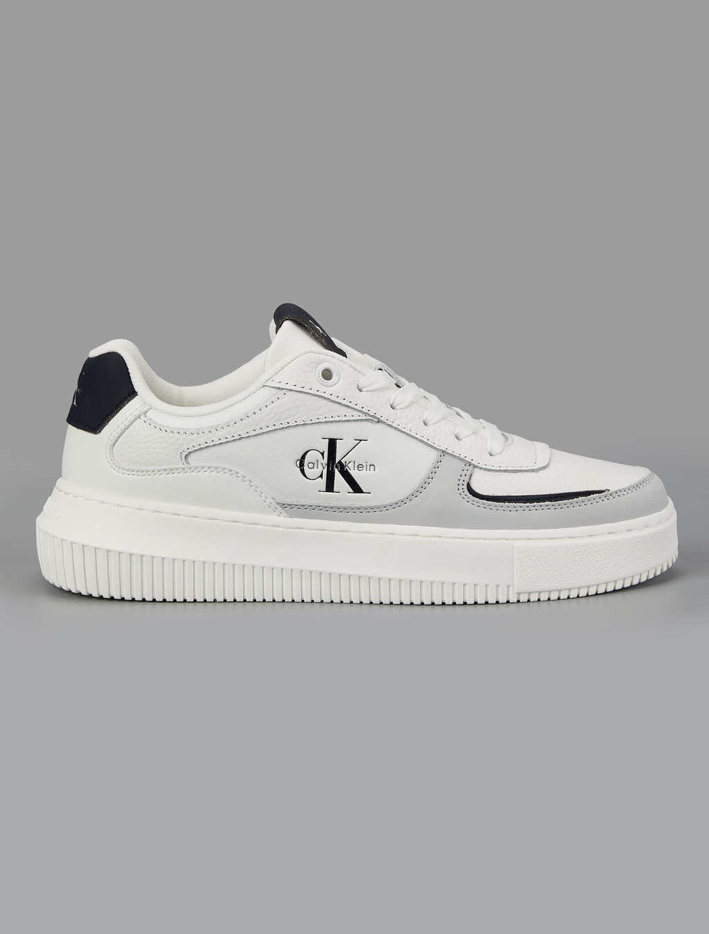 Buy 여성 말모메타 청키 컵솔 레더 in color White