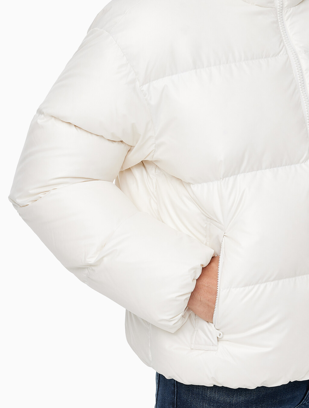 Buy 남녀공용 스탠드 카라 글로시 다운 푸퍼 자켓 in color WHITE