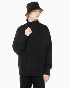 Buy 남성 인스티튜셔널 엠보스드 하프집업 스웻셔츠 in color CK BLACK