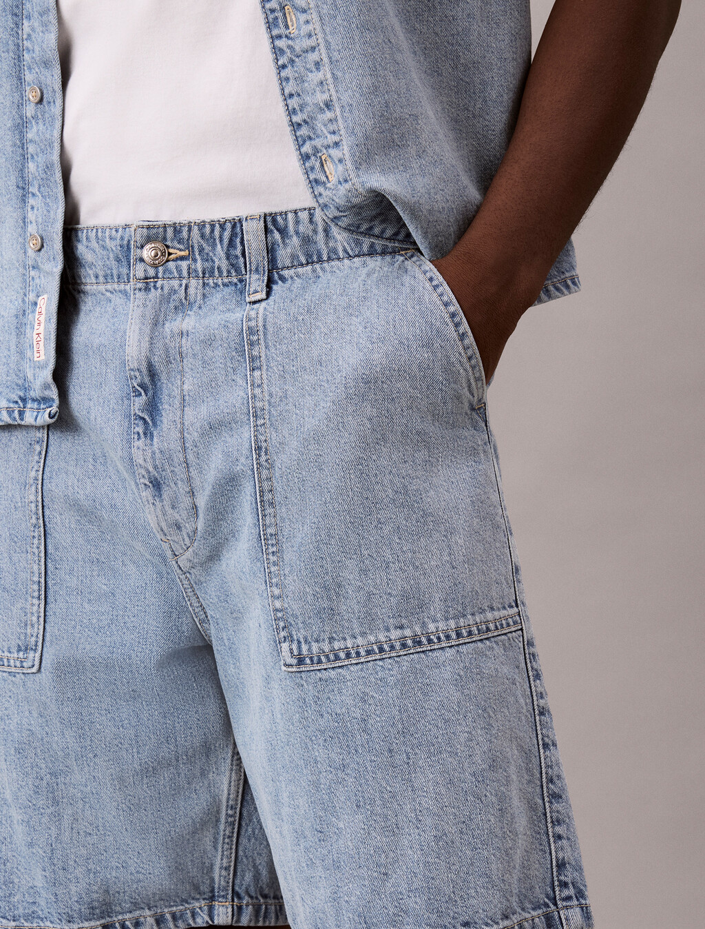 Buy 린넨 유틸리티 쇼츠 데님 쇼츠 in color Soft Blue