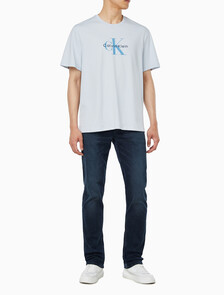 Buy 남성 레귤러핏 히어로 모노그램 로고 반팔 티셔츠 in color LIGHT BLUE
