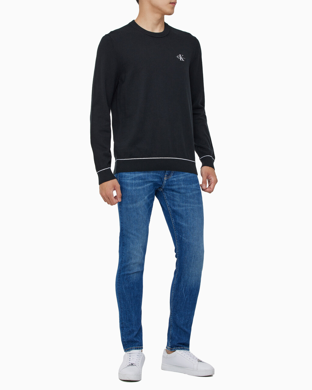Buy 남성 에센셜 크루넥 스웨터 in color CK BLACK
