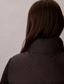 Buy 여성 AOP 로고 자카드 푸퍼 베스트 in color BLACK