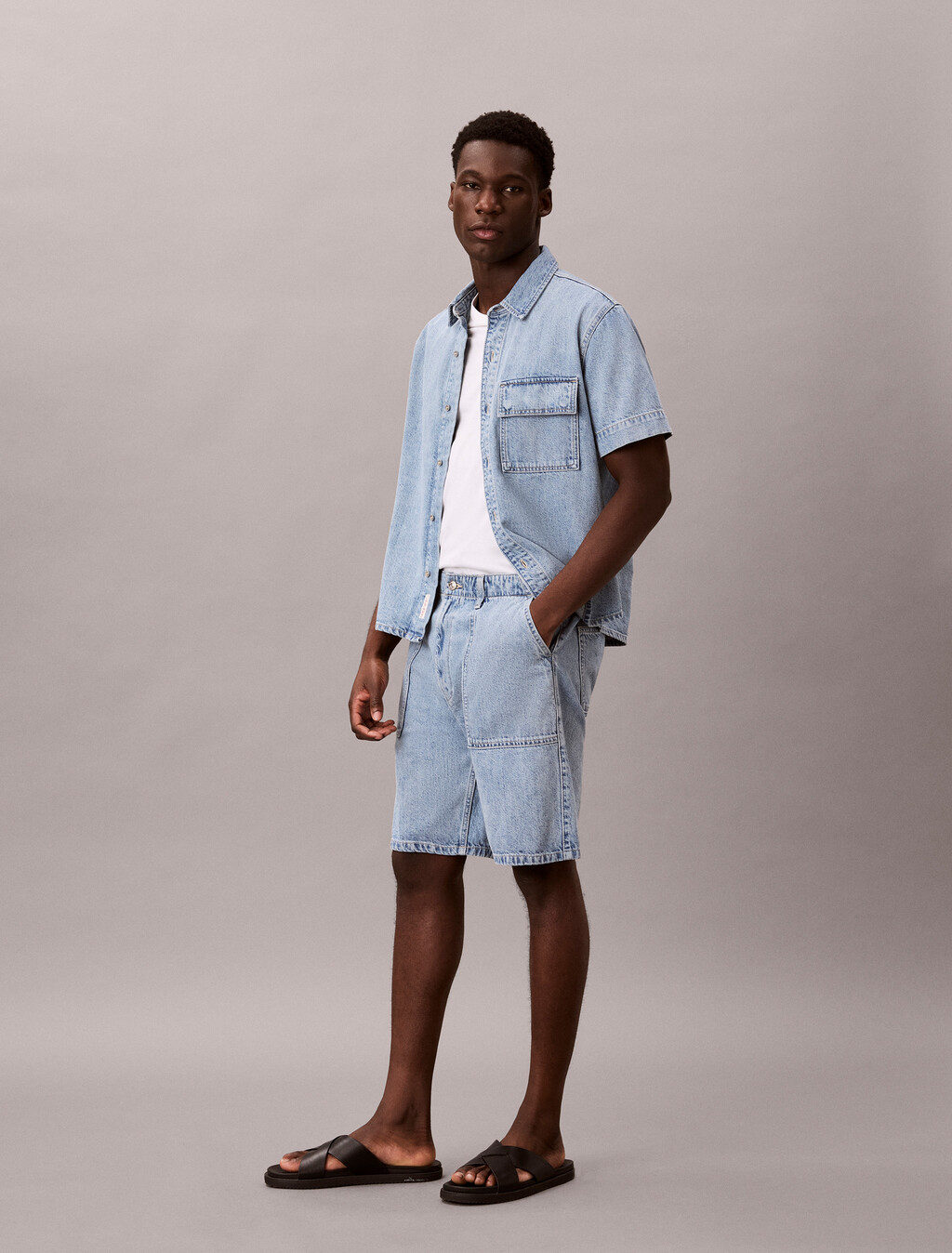 Buy 린넨 유틸리티 쇼츠 데님 쇼츠 in color Soft Blue