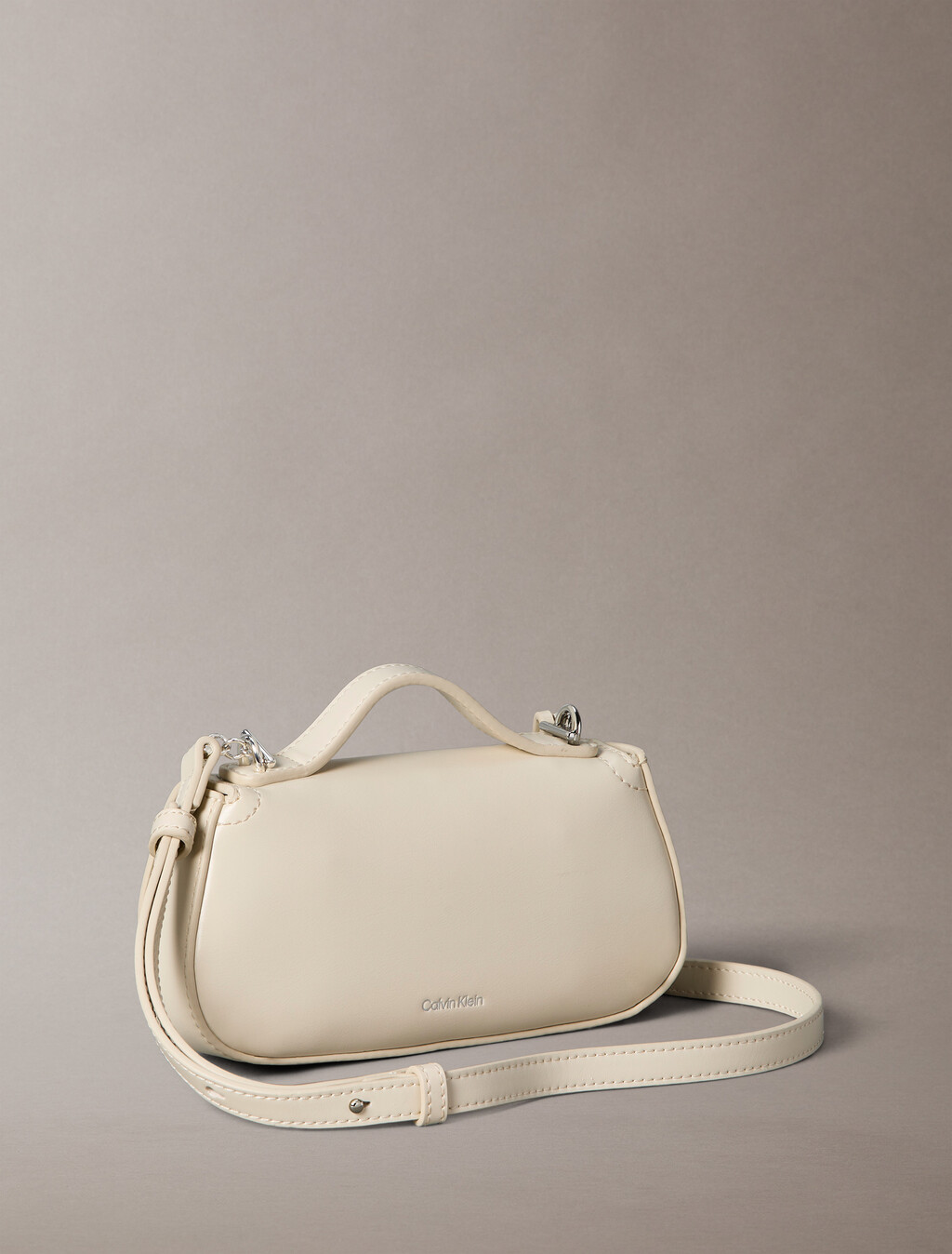 Buy 여성 CK 탑핸들 크로스바디 in color Ivory