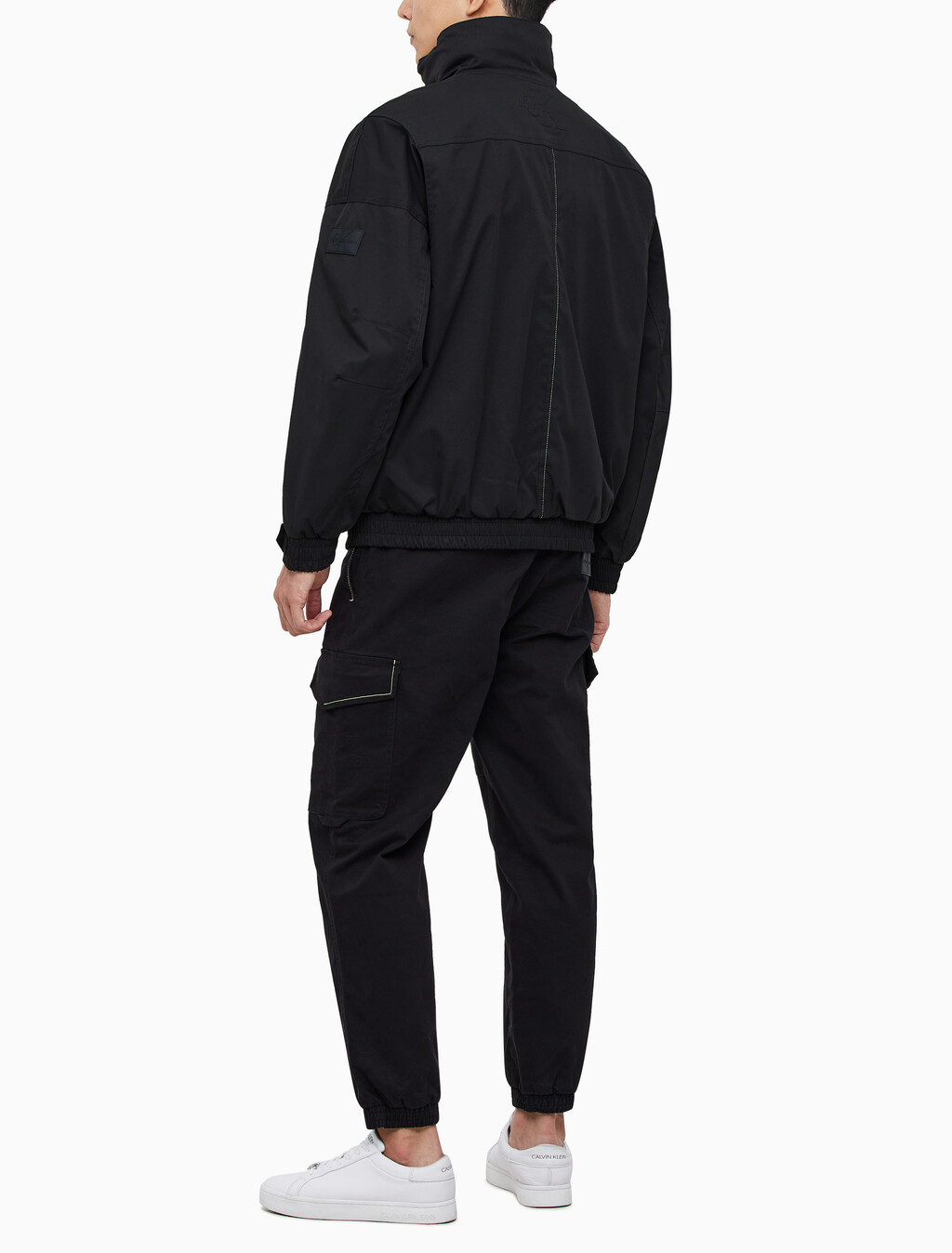 Buy 남성 리트렉터블 후드 필드 자켓 in color CK BLACK