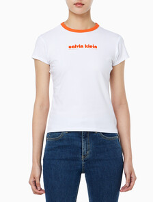 Buy 여성 레트로 로고 그래픽 티셔츠 in color BRILLIANT WHITE