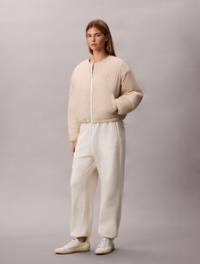 Buy 여성 로고 퀼티드 패딩 자켓 in color CHALK