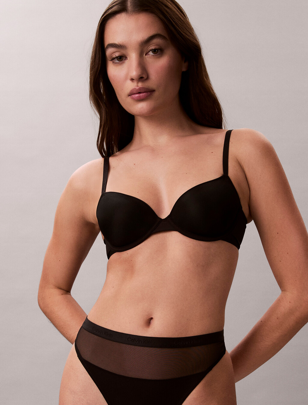 Buy 여성 퍼펙틀리 핏 울트라라이트 데미 브라 in color BLACK