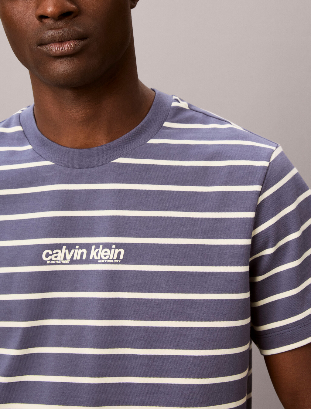 Buy 스트라이프 이지 올나잇 로고 티 in color Blue