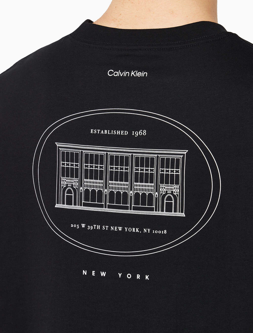 Buy 릴렉스드핏 16S 프론트백 빌딩 티 in color BLACK