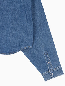 Buy 여성 오버사이즈핏 미드블루 크롭 데님 재킷 in color MID BLUE BACK EMBRO