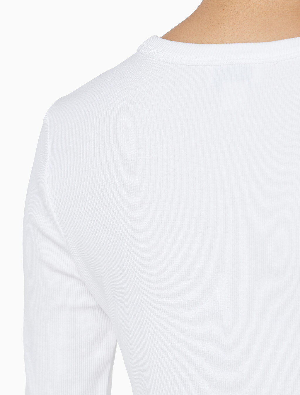 Buy 여성 우븐라벨 크루넥 롱슬리브 탑 in color BRILLIANT WHITE