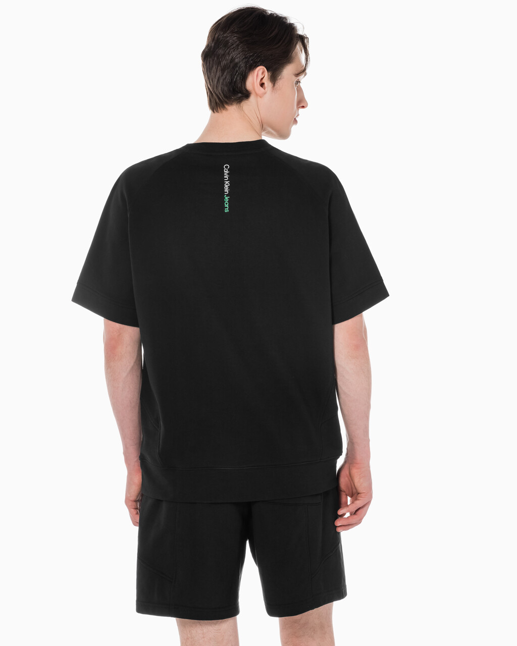 Buy 남성 레귤러핏 오프 플레이스드 모노그램 스웨트 반팔 티셔츠 in color CK BLACK
