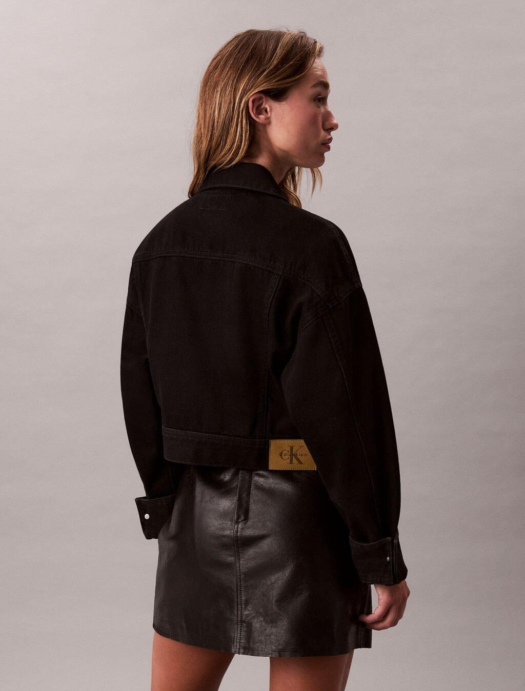 Buy 여성 크롭 블랙 데님 자켓 in color Black