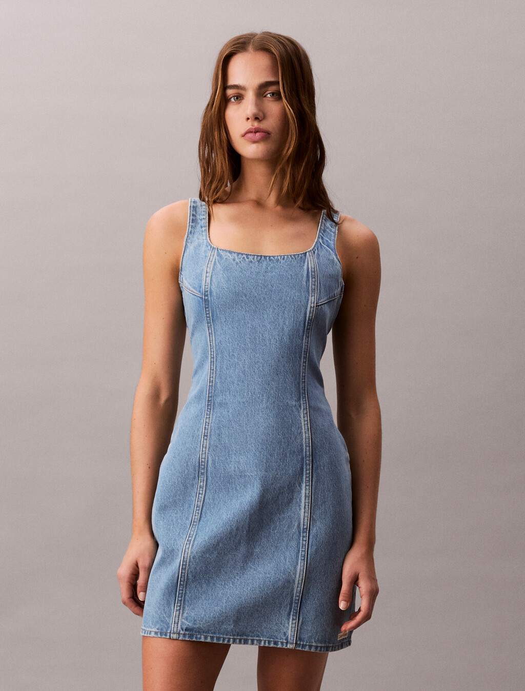 Buy 여성 스쿱넥 데님 슬리브리스 드레스 in color EVENING BLUE