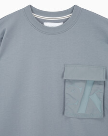 Buy 남성 오버사이즈 우븐 포켓 반팔 스웻셔츠 in color OVERCAST GREY