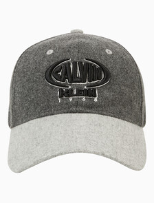 Buy 남녀공용  캘빈 컬러블락 볼캡 in color GREY