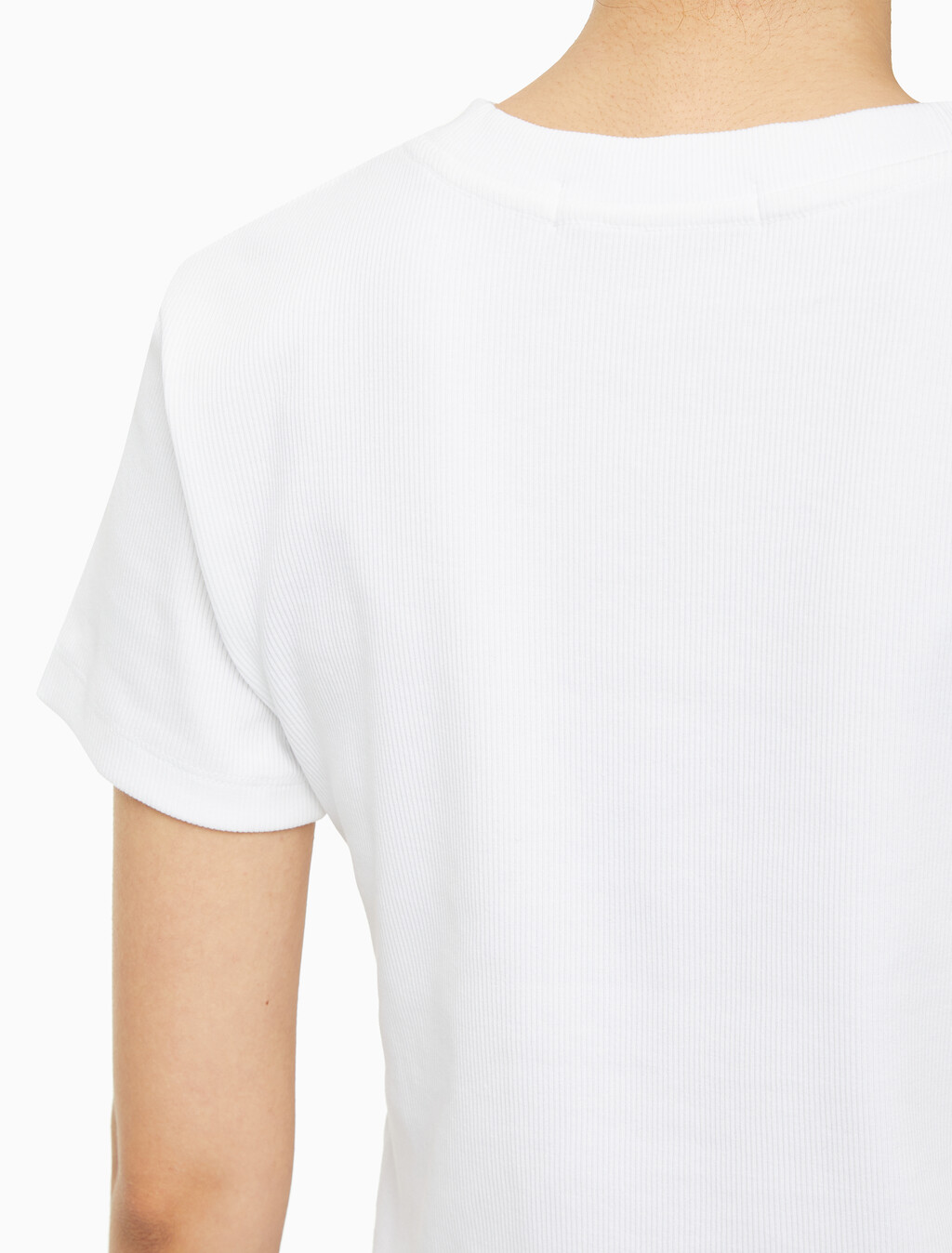 Buy 여성 로고 뱃지 크롭 반팔 티셔츠 in color BRIGHT WHITE