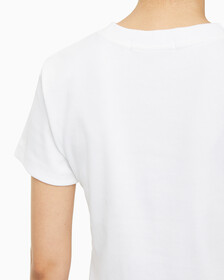 Buy 여성 로고 뱃지 크롭 반팔 티셔츠 in color BRIGHT WHITE