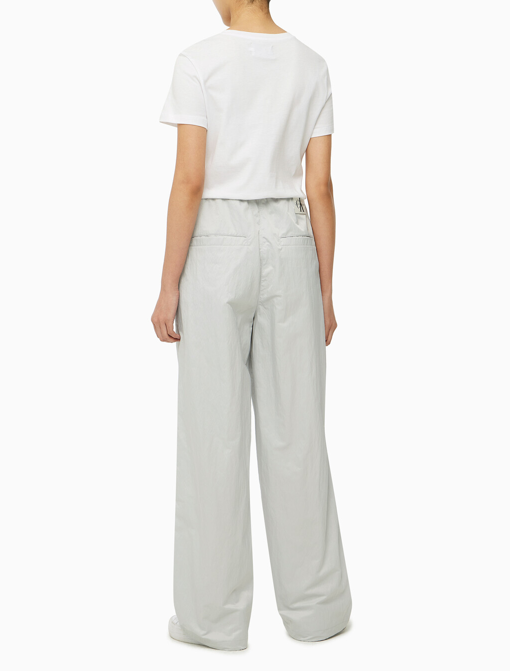 Buy 여성 소프트 크링클 파라슈트 팬츠 in color WHITE