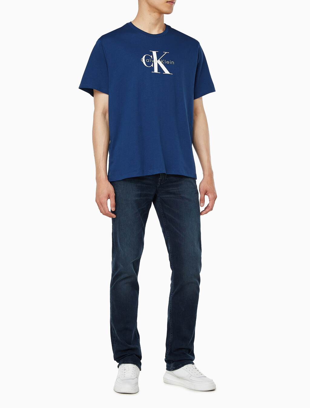 Buy 남성 레귤러핏 히어로 모노그램 로고 반팔 티셔츠 in color BLUE JEAN