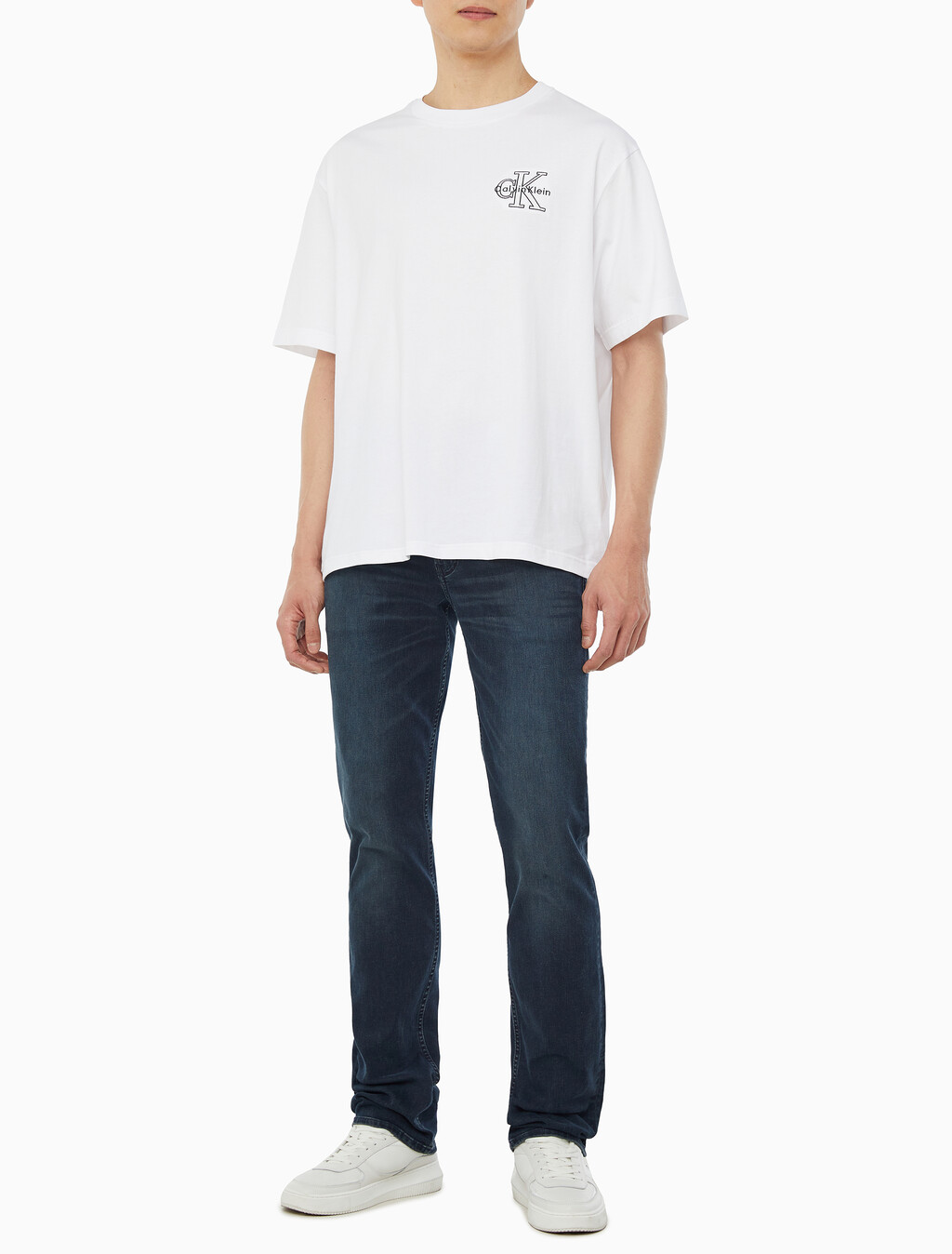Buy 남성 릴렉스핏 모노그램 로고 반팔 티셔츠 in color BRILLIANT WHITE
