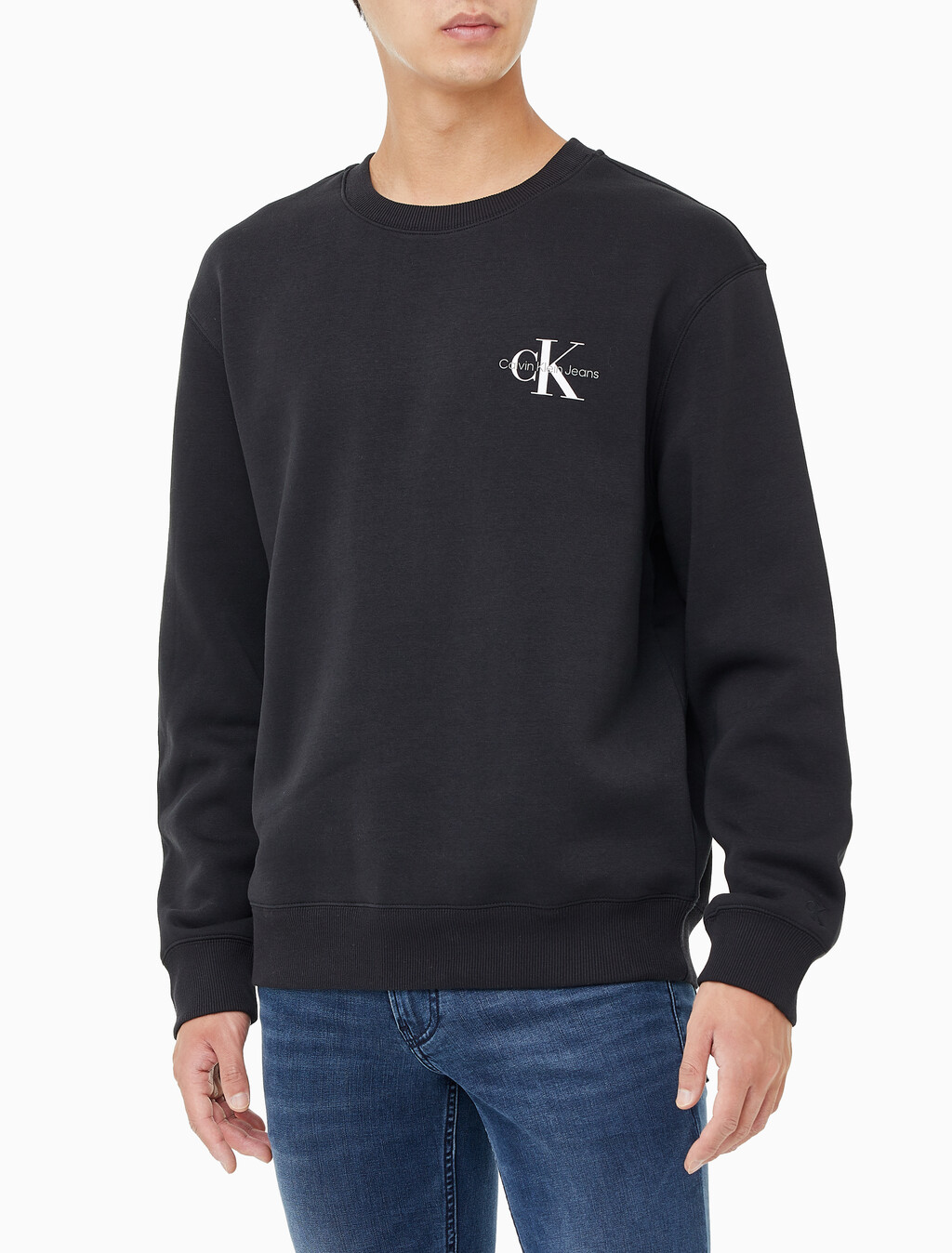 Buy 남녀공용 릴렉스핏 스몰 모노그램 로고 기모 스웨트셔츠 in color CK BLACK