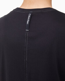 Buy 남성 프론트 로고 레귤러핏 숏슬리브 티셔츠 in color BLACK