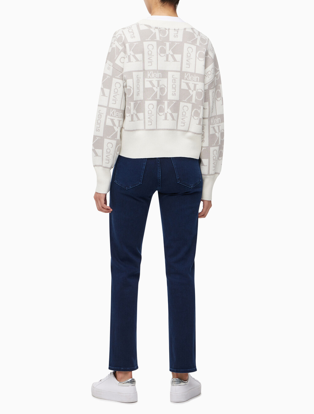 Buy 여성 투웨이 브이넥 AOP 크롭 가디건 in color GREY