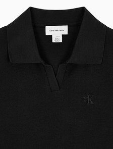 Buy 여성 슬림핏 브이넥 폴로 in color BLACK
