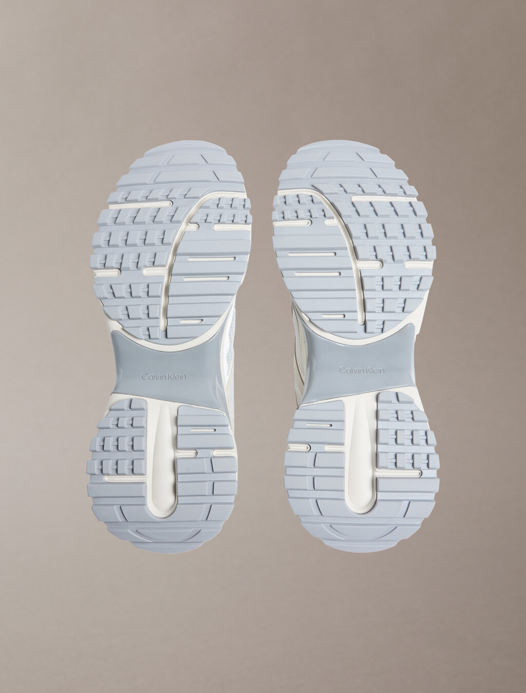 Buy 남성 트레일블러이저 하이크 러너 레이스업 슈즈 in color Ivory