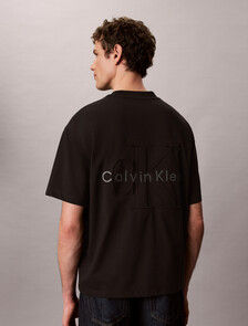 Buy 릴렉스드핏 쿨링 저지 모노로고 티 in color BLACK