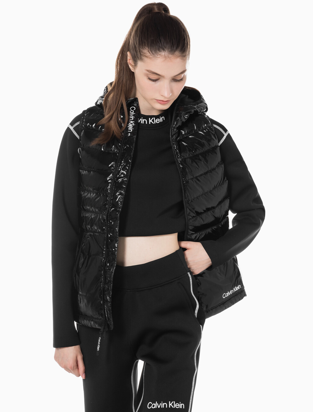Buy 여성 슬림핏 다운 베스트 in color BLACK