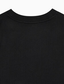 Buy 여성 레귤러핏 크롭 로고 반팔 티셔츠 in color CK BLACK