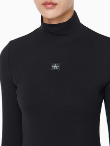 Buy 여성 L/S 우븐 라벨 터틀넥 티셔츠 in color BLACK