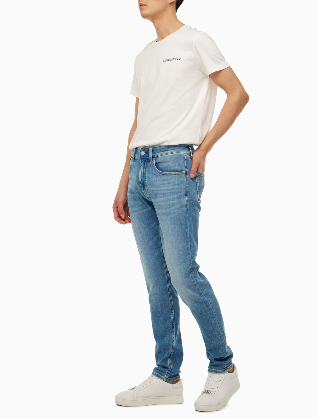 Buy 남성 모던 테이퍼핏  미드블루 이탤리언 데님 in color MID BLUE BACK EMBRO