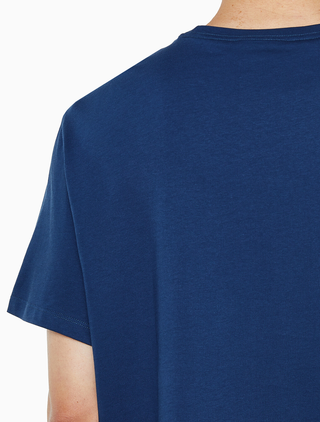 Buy 남성 레귤러핏 히어로 모노그램 로고 반팔 티셔츠 in color BLUE JEAN