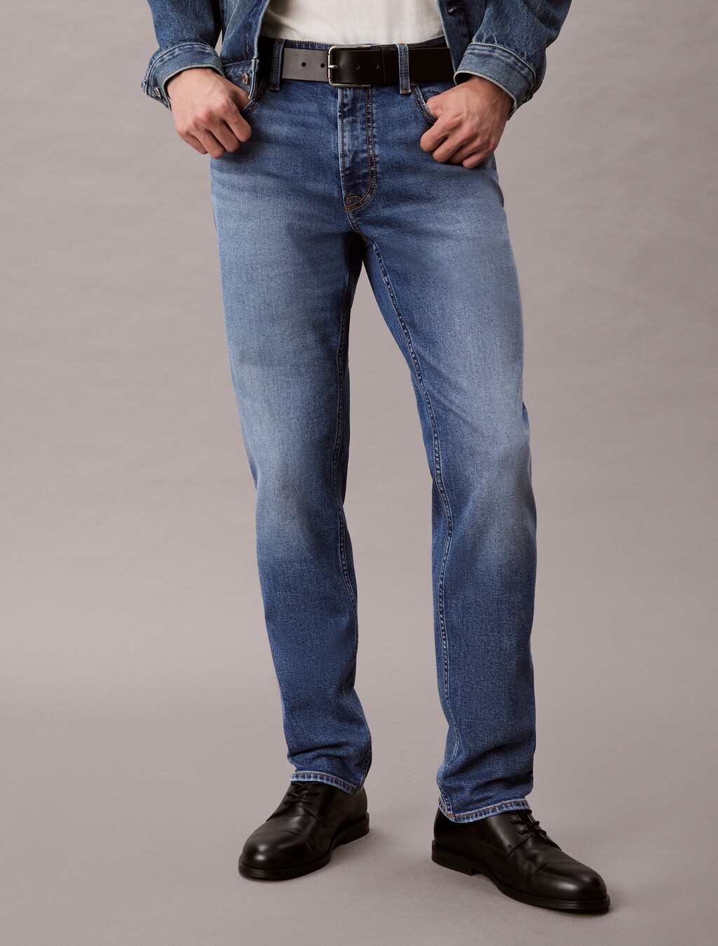 Buy 슬림핏 에코 쿨 진 in color Mid Blue