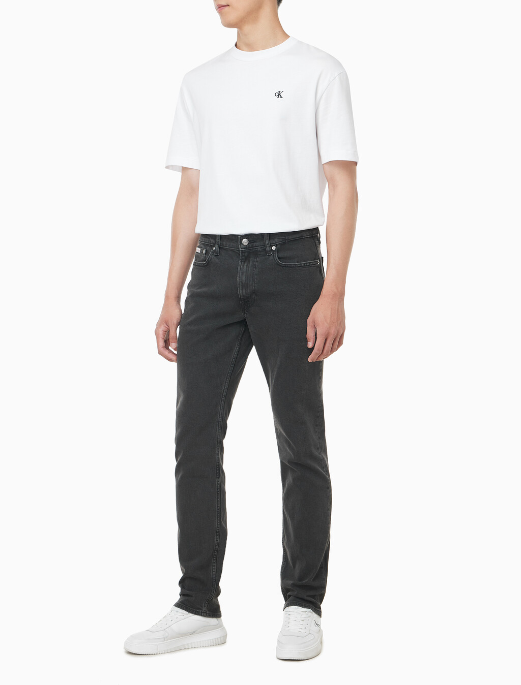 Buy 남성 슬림핏 에센셜 블랙 데님 in color Black