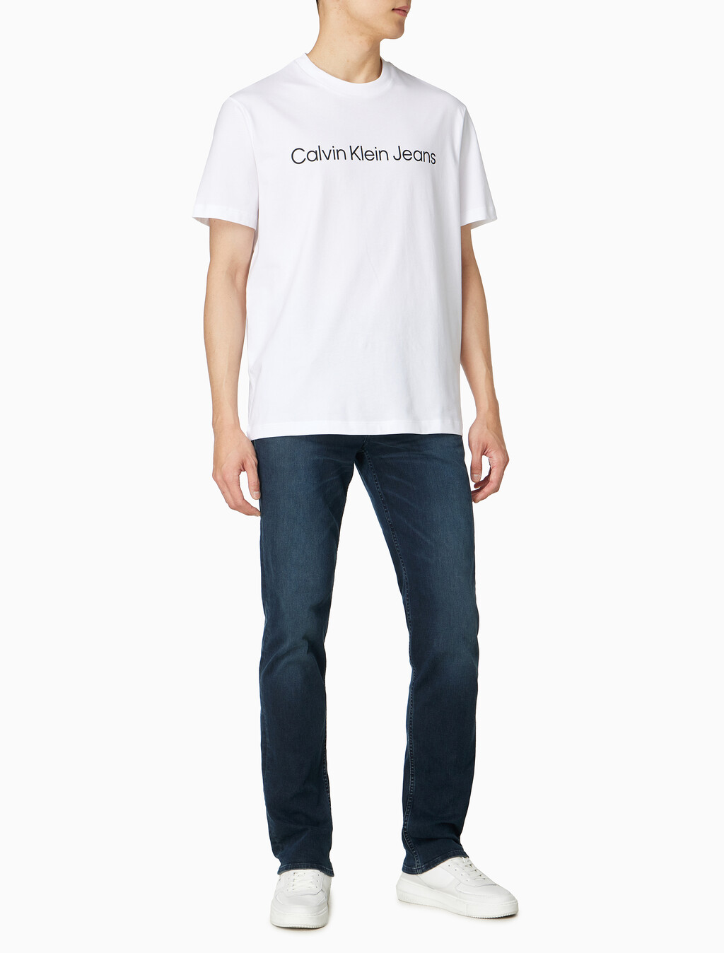 Buy 남성 레귤러핏 인스티튜셔널 로고 반팔 티셔츠 in color BRILLIANT WHITE
