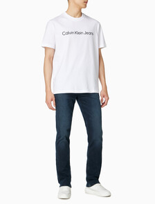 Buy 남성 레귤러핏 인스티튜셔널 로고 반팔 티셔츠 in color BRILLIANT WHITE
