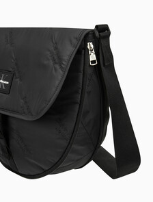 Buy 남성 CKJ 스포츠 에센셜 새들백 in color BLACK